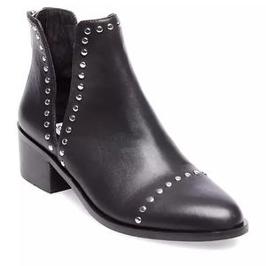 Steve Madden conspire booties